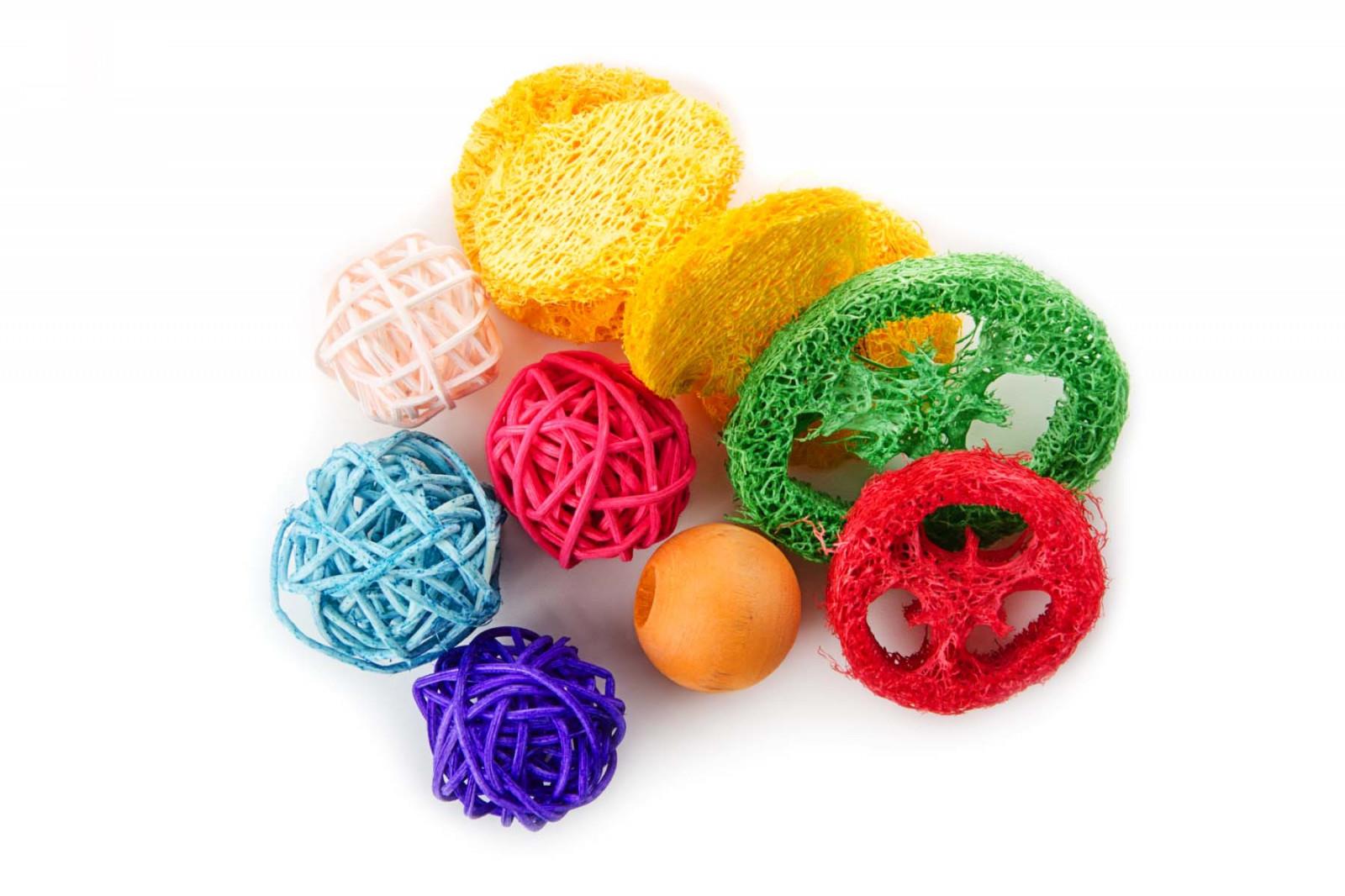  Hračka - Ratanové koule, dřevěná kulička a lufa houba 4–8,5 cm