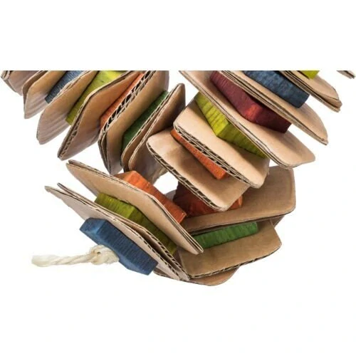 Závěsná hračka na sisalovém laně - karton,dřevo 18 x 35 cm
